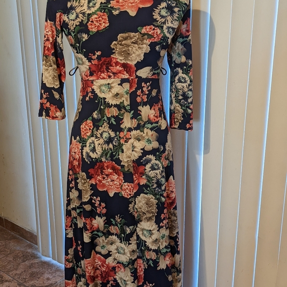 Dress - Picture 5 of 6